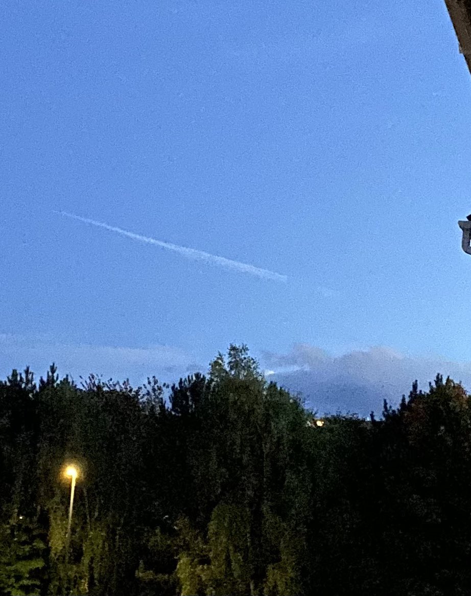 nonnycin's tweet photo. I think I just took a picture of the comet 🤩 https://t.co/6T79rkQxGi