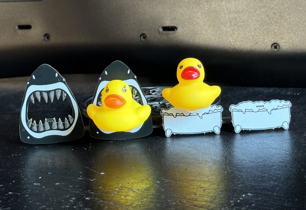 AdiStuder's tweet image. I made a bathtub version, same electronics, different design. Not sure which I prefer. I think I will go with “why not both?”