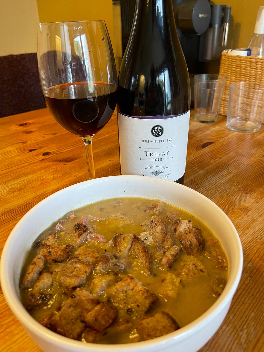 joukesp's tweet image. #SaturdayLunch #Soup #Oxtail #Marrowbone
Using up my veggies and adding oxtail + marrow bones for a fantastic soup! Added croutons for tastiness!
What a great lunch and there’s lots left!
Last of that Trepat. Delicious!
Enjoy the weekend, you all!