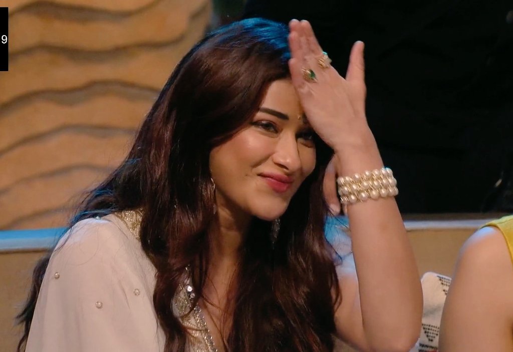 ShowbizzMania's tweet photo. Nyrraa Banerji stealing hearts with her adorable reactions! Absolutely love her charm! 💫❤️

#NyrraaMBanerji #BiggBoss18 https://t.co/rk6OvV5jej
