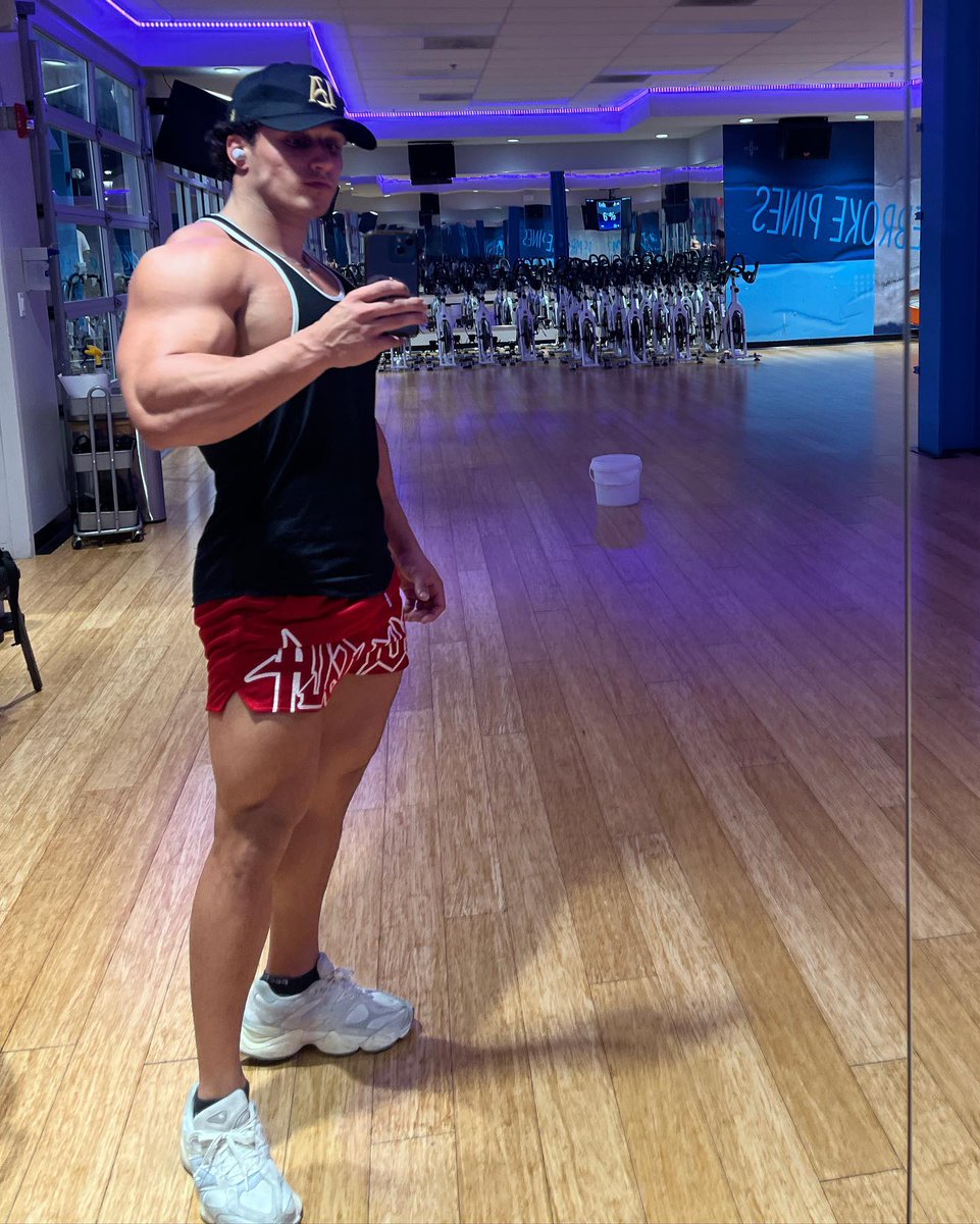 swolinii's tweet photo. of a few days https://t.co/lJdjziXGIT