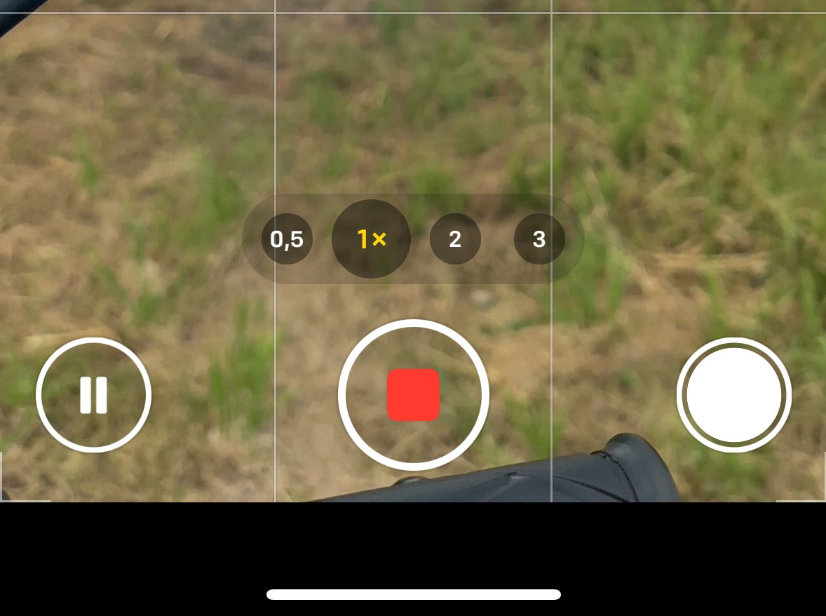 15 años le llevo a apple agregar el botón de pausar el video! Innovación se llama esto!