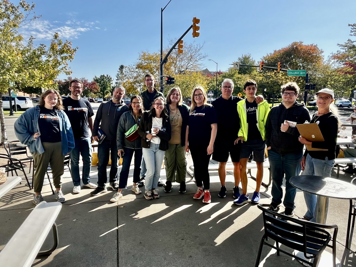 ZylstraforCC's tweet photo. Great canvass this morning in Downtown Holland with the Abby Klomparens for State Representative team! https://t.co/6aKvlNkFbI