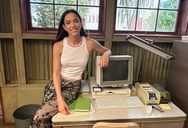 See Photos of the #NCISOrigins Cast and the CBS Prequel's Very 1990s Set tvline.com/gallery/ncis-o…