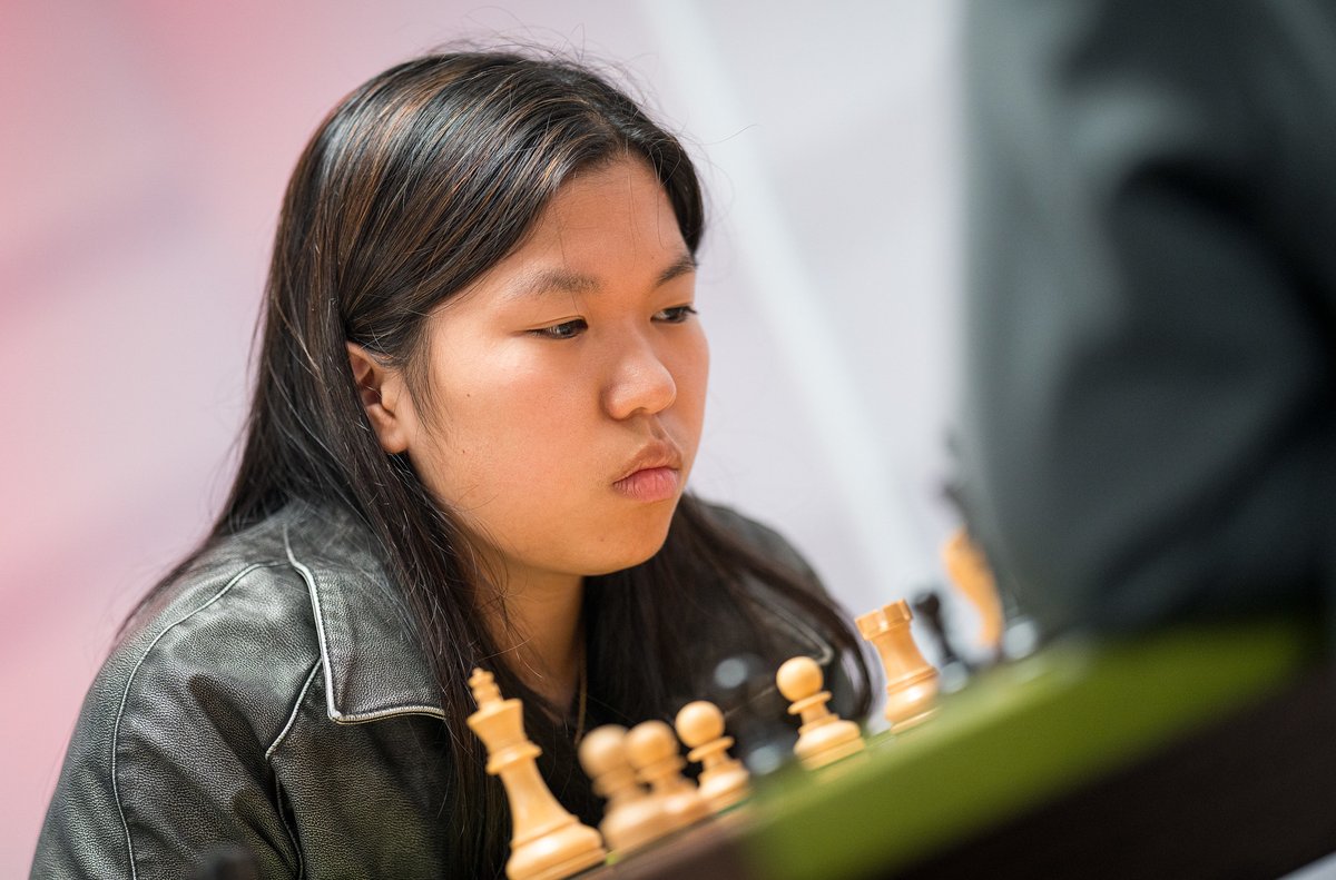 USChess's tweet image. Round two of the #USChessChamps is underway at @STLChessClub!

Catch up on the action on CLO, featuring a tense draw in @HansMokeNiemann v @FabianoCaruana and wins from @Gulruhbegim @carissayipchess and @atwell_rose!

Photos courtesy Lennart Ootes/SLCC

new.uschess.org/news/2024-us-c…