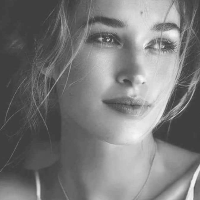 #ويحدث ... 
ان التقيك في شرودي  
فترحل الروح  مني ... إليك...❤