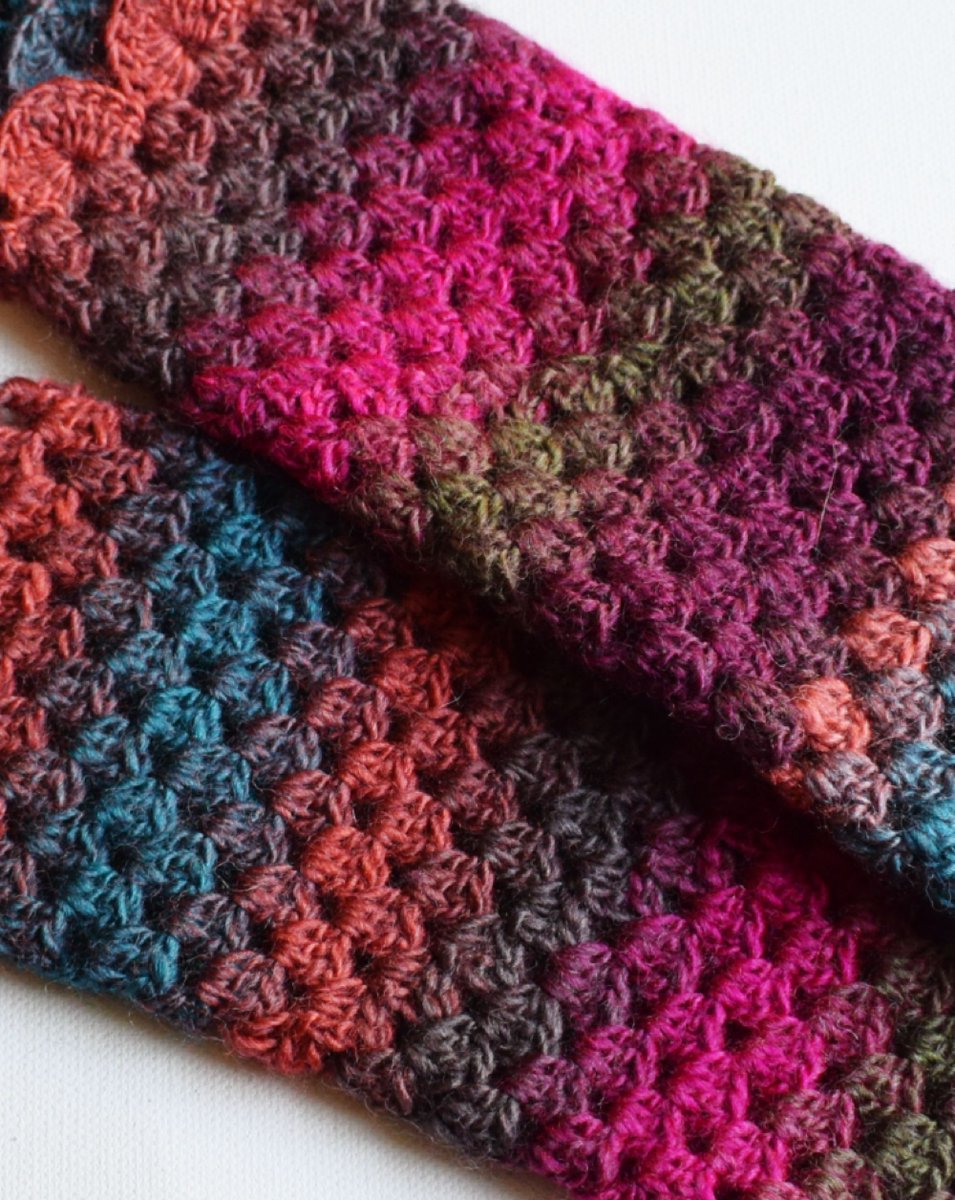 SarahDaisyBlue's tweet photo. These colourful longer length fingerless gloves are just right for these chilly days!

#gloves #autumnvibes #winterfashion #giftsforher

https://t.co/3Dczr24bD4 https://t.co/FohdsKOSoa
