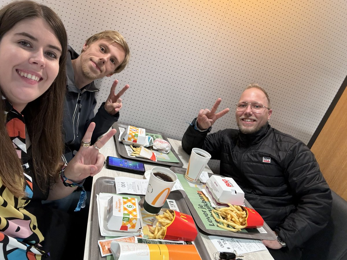 <a href="/Jamiebower/">Jamie Campbell Bower</a> <a href="/GraceVanDien/">Grace</a> Always love spending the day with friends 🫶🏻

<a href="/JolienVanSande/">Jolien Van Sande #fktp4</a> 
<a href="/W83Official/">Official W83</a> 
#ComicConHolland