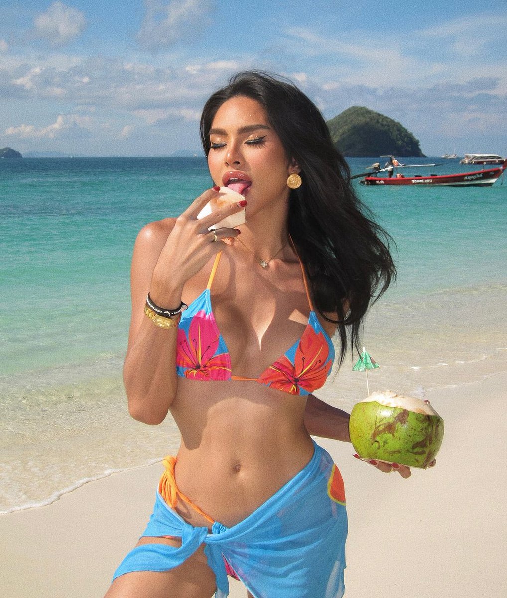 JesssicaAngelTs's tweet photo. Wanna eat my coconut? 🌴🥥
https://t.co/aMP6WlTmU4 https://t.co/MOQySeLgbS