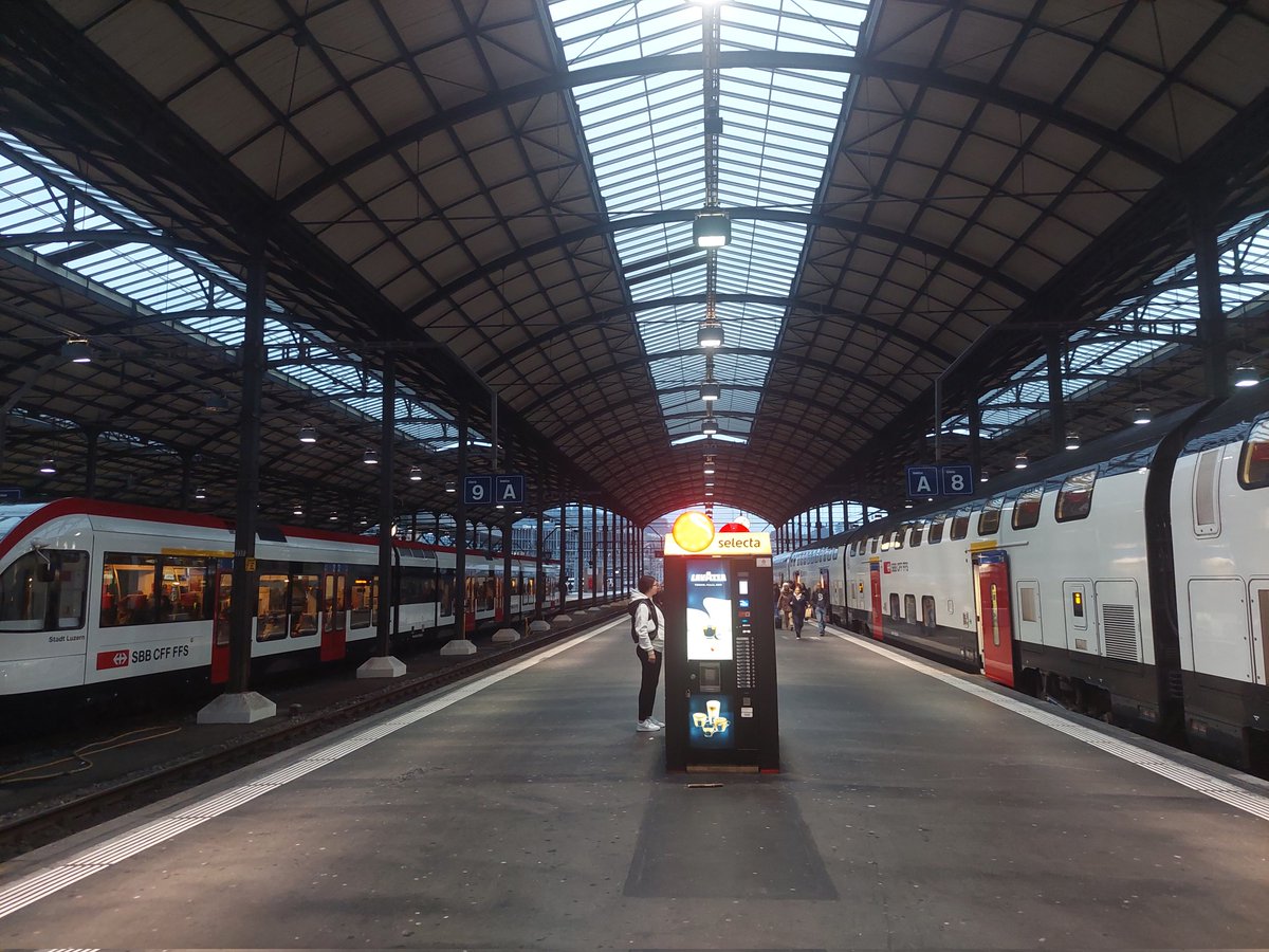 MTNL_Avery's tweet photo. Traveling in Switserland for the first time. However these places look very familliar. 🤔 https://t.co/oVVoXOTG2V