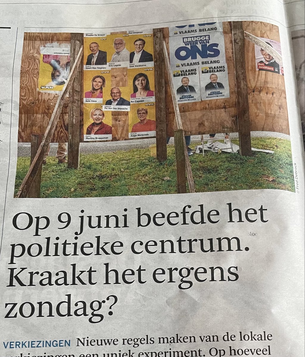 ancapoen's tweet image. De fotograaf van De Standaard was alvast fan van mijn plakwerk op de borden in Brugge. 

Nu nog de Bruggeling 😃
#op8