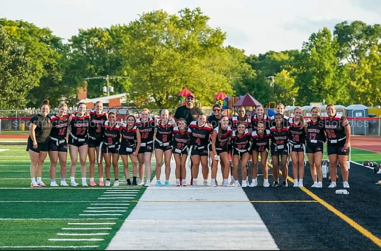 🏈🩷💪🏻 AMAZING! This group of trailblazing young women led <a href="/YHSFlagFootball/">Yorkville Girls Flag Football</a> to a successful, innaugural season going 12-6 &amp; ranking #32 in IL. Reds players <a href="/BEkwinski/">Brooke Ekwinski</a>, <a href="/hannah_halbesma/">Hannah Halbesma</a>, <a href="/JSledden2025/">Jacqueline Sledden</a> &amp; Claire Davies helped make history on a different kind of turf this fall!