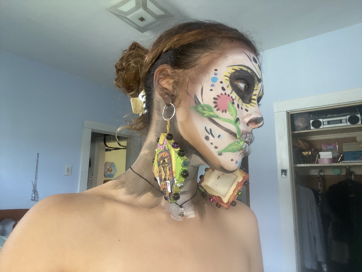 piperjofox's tweet photo. Ofrenda earrings 🖤 https://t.co/EvgJNaLrXy