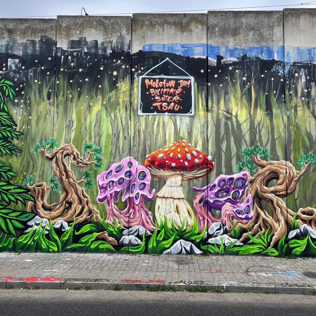 StreetArt_Praha's tweet photo. The @streetart_cz archives 💾
Art-work by BylinKE, ŠUTER &amp; Jakub Tsau of the 2023 @molotowpraha @MolotowPraha graffiti jam at Orionka 🍄🐸🌳🐶🎨🙌🏻
📸 20.03.2023.
📍 Praha, Orionka Graffiti Wall 
#kikabylinke #suterart #jakubtsau #streetartpraha #streetart #streetartczechia https://t.co/rU5ucHlGwN