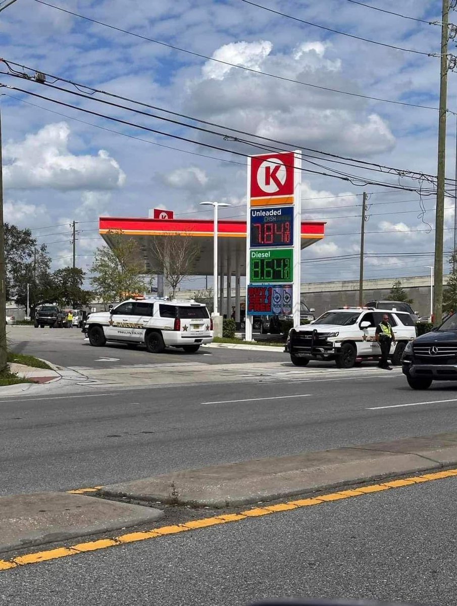 Tecwizard's tweet image. Okay Internet, I need your help. This image originated on Facebook yesterday. Based off Google Street View I could tell this is the Circle K at 27232 US Hwy 19 N, Clearwater, FL. I can't find this image elsewhere and I'm skeptical whether it's real or not. @CommunityNotes?