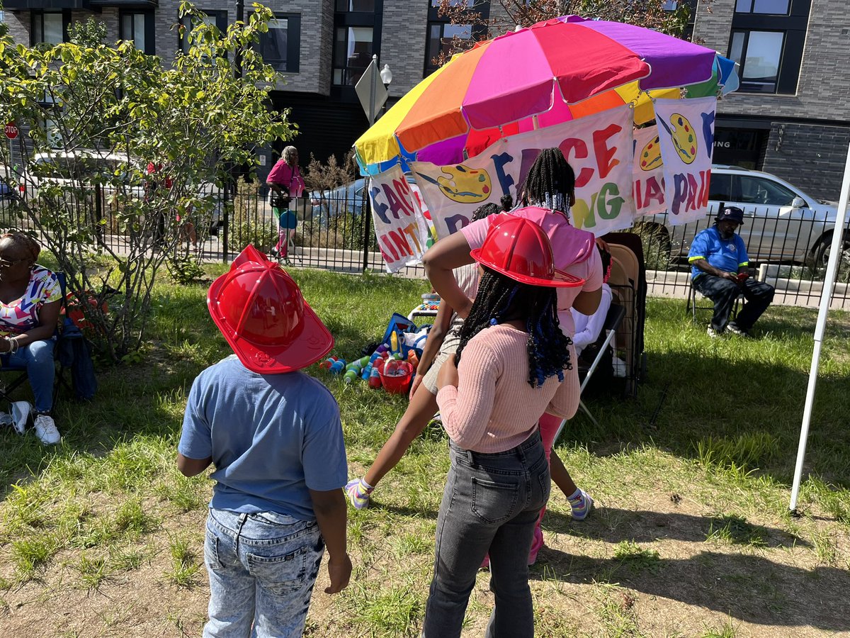 dcfireems's tweet photo. #DCsBravest were proud to partner with ANC6E and @DCPoliceDept for a Faith in Blue event.

Fire prevention/safety information was distributed and #DCsBravest from Engine 6 were present to help all become #DCFireSafe. https://t.co/z7At8Bomli