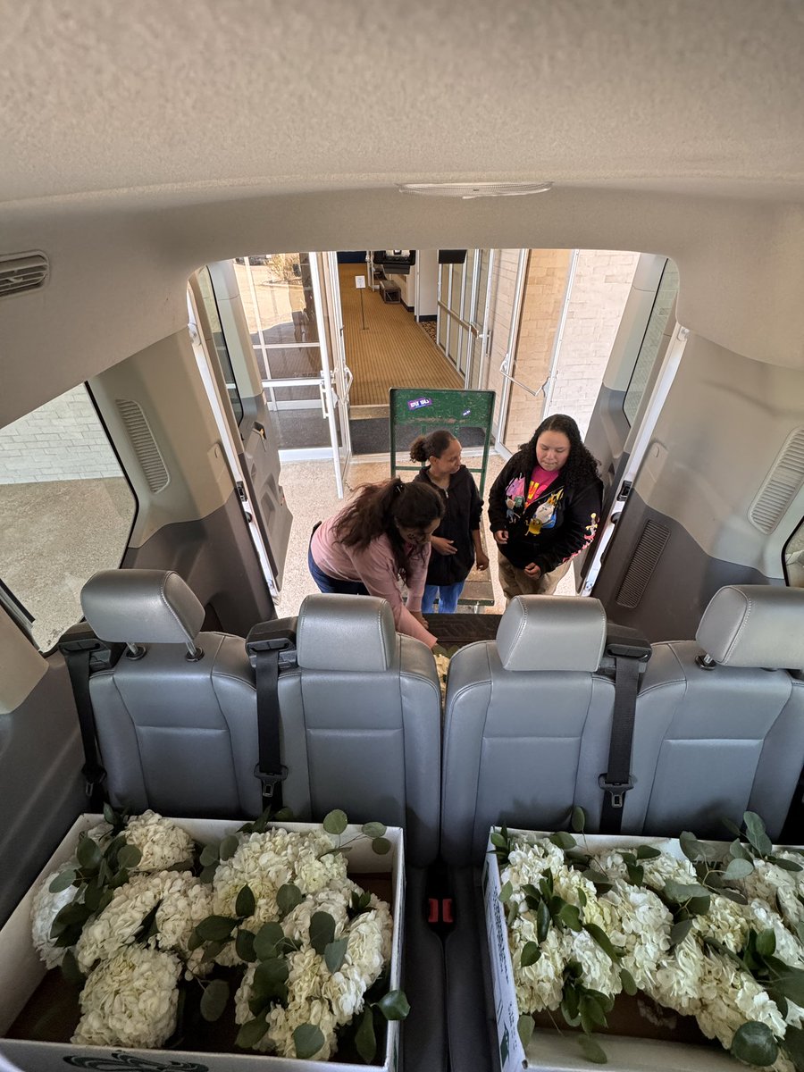 CTE_TISD's tweet photo. The Practicum in Floral Design students designed and created 50 floral centerpieces for the Temple Education Foundation Distinguished Alumni Event this week. The camera and software used were purchased with a grant from TEF, making it full circle experience. https://t.co/9rjhQsU0Ad