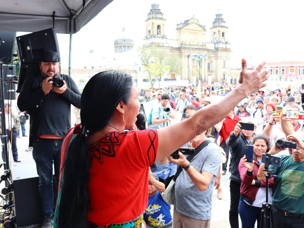 12 de octubre de 1492 invadieron nuestros pueblos y territorios, vinieron a matar, saquear, despojar, NO FUE CONQUISTA.

Nos impusieron el modelo de estado nación, ahora los pueblos tenemos que construir el estado plurinacional para el Utz K'aslemal.