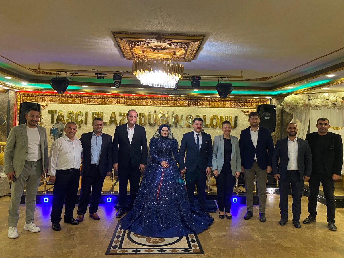 akgencesenyurtt's tweet photo. İl G.K Yönetim Kurulu Üyemiz @muhammedtayyip_ ve Önceki Dönem İlçe Başkan Vekilimiz @nurguldemirr2 'in nişan merasimine İlçe Gençlik Kolları Başkanımız @erhanakdogan56,  Milletvekilimiz @sedagorenboluk ve teşkilat mensuplarımız ile katılım sağladık.

 Mutluluklar dileriz.😊 https://t.co/rC2Tg9qruY