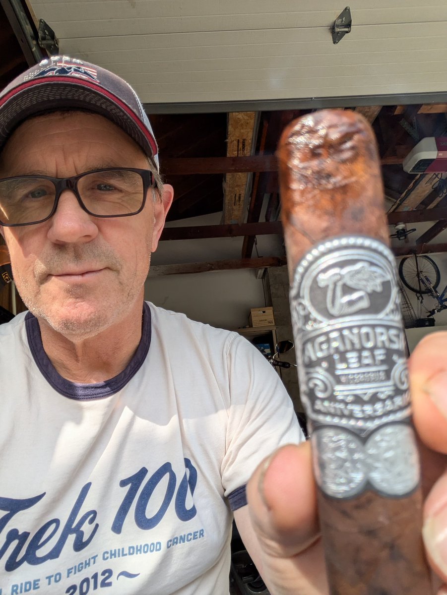 tedtimlangly's tweet image. Fabulous fall day with a great cigar #validate @terencereilly82