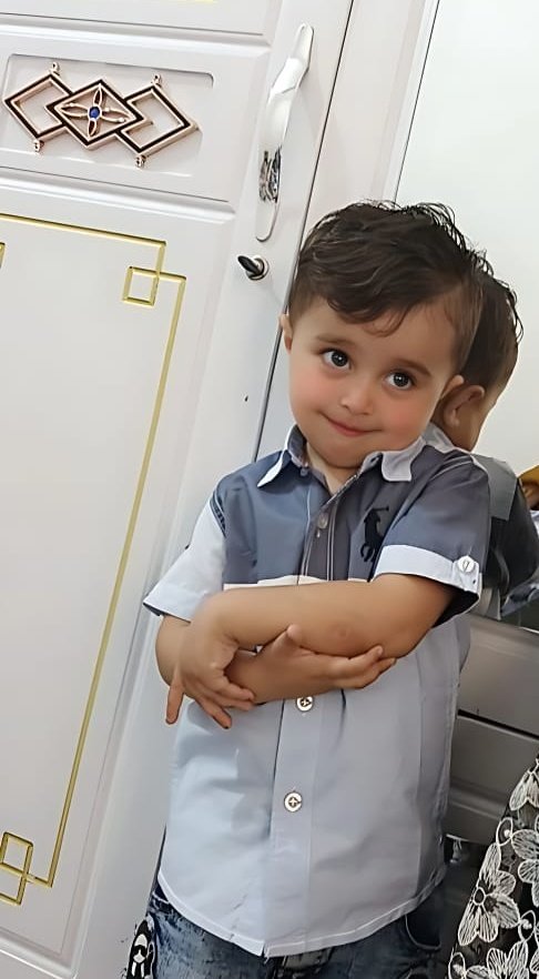 Roaa97s's tweet photo. ١٠  أشـهر بدون الروح
 انطفأ قلبي برحيلك
 كنت قمراً منيراً في حياتي، 
افتقدك .
رغم شوقي إليك وحنيني إلى لقياك ورغبتي في ضمك وحضنك لكن التراب يحول بيني وبينك https://t.co/nShmzsr92v