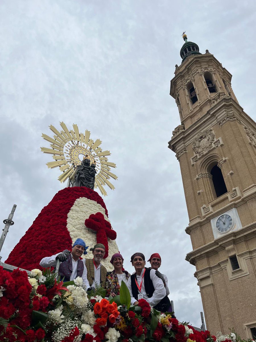 Gracias a todos y cada uno de los servicios municipales por su implicación en un día tan especial como hoy. 

Especialmente quiero dar las gracias a Parques y Jardines ❤️