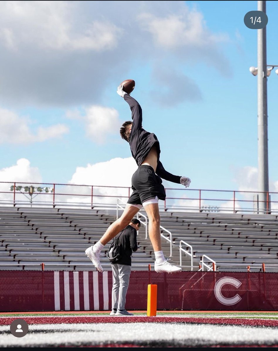 bwonderworld's tweet image. @Reed__Swanson @ColgateFB pregame A casual one-handed grab. 
What 6’6” can do! 
#letsgo80 #timetofly #readygo #MindsetMatters #D1collegefootball #CollegeFootballPicks #D1WR