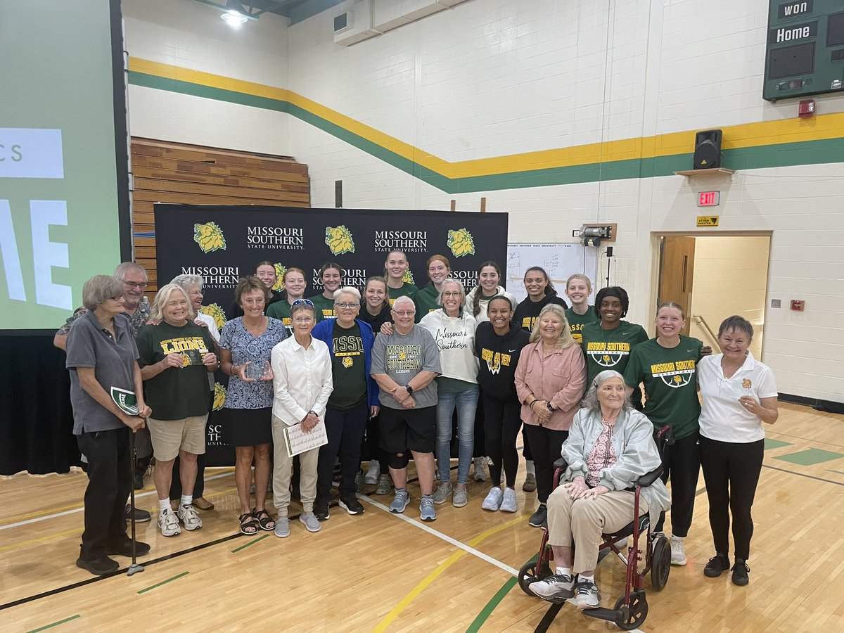 A beautiful morning being able to honor and celebrate the induction of 1974 Missouri Southern Women’s Basketball team!
🦁