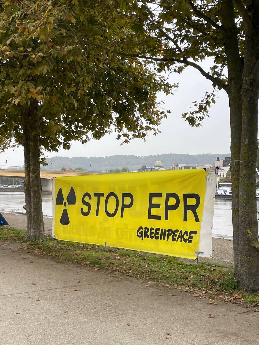 Jeunes_Ecolos's tweet image. Grosse journée de mobilisation ! ✊

Nous étions rassemblé·es aujourd’hui contre le projet de LGV du Sud-Ouest 🚄, à Rouen contre la relance du nucléaire ☢️, ainsi qu’à l’#ExisTransInter 🏳️‍⚧️

C’est ça l’écologie de tous les combats 🌻