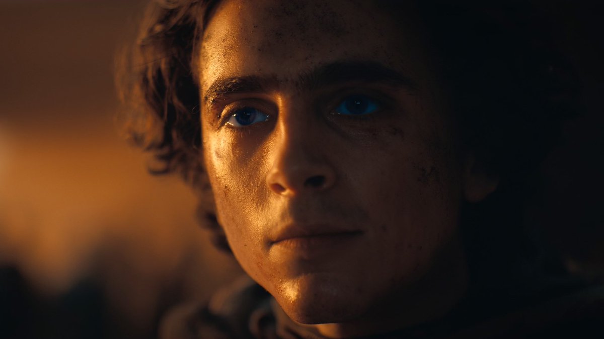 FilmUpdates's tweet image. Denis Villeneuve says the duel scene was the most important one in ‘DUNE: PART TWO’

"It was challenging because all these A-list actors, who could have their own feature film, had to be there. I wanted to shoot with only one camera to not compromise on the lenses and make it as…