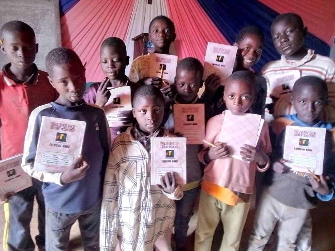 LilGiftedHands's tweet photo. Saturday lessons for our little gifted hands!
Let's ride the waves of learning together!
#LGHM #LittleGiftedHandsMatter #youngtech #mechanics #welders #welding #giftedhands #electricians #automotiveducation #automotivedreams #tvet #stisa https://t.co/L52zCpRbm2