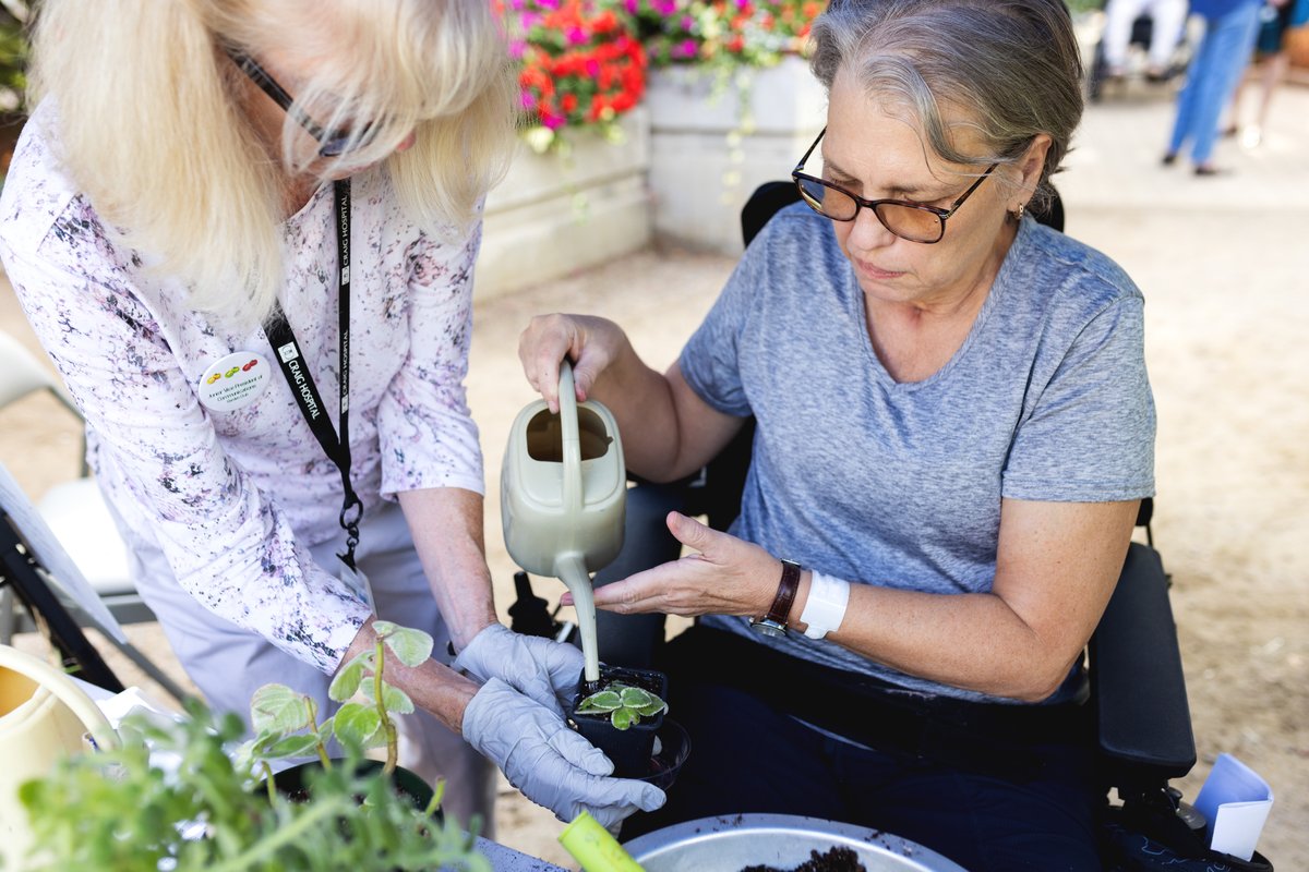 CraigHospital's tweet photo. We recently hosted a Garden Harvest Party to celebrate fall, food and our Horticultural Therapy Program! 🌿 Attendees enjoyed music, fun activities and delicious bites—many prepared by #CraigGrads, including Chef Brandon Causey.

Read Brandon’s story here: https://t.co/z4ejuaTYg5 https://t.co/4aMpJDD7X7