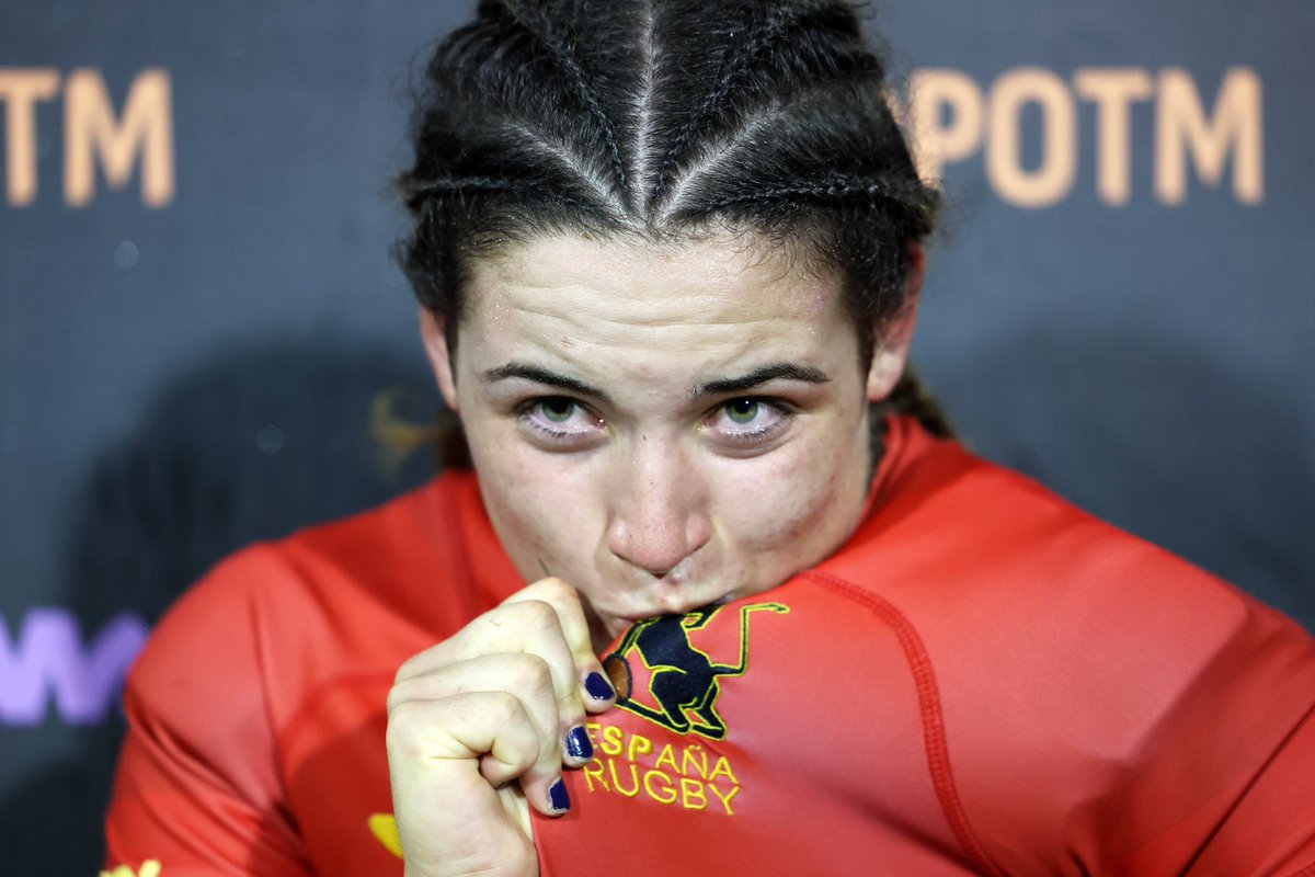ferugby's tweet photo. Por vivirlo con esta pasión

 ❤️  𝐀𝐥𝐛𝐚 𝐂𝐚𝐩𝐞𝐥𝐥 

#LoQueNosUne | #LasLeonas https://t.co/nAth8EYIvS