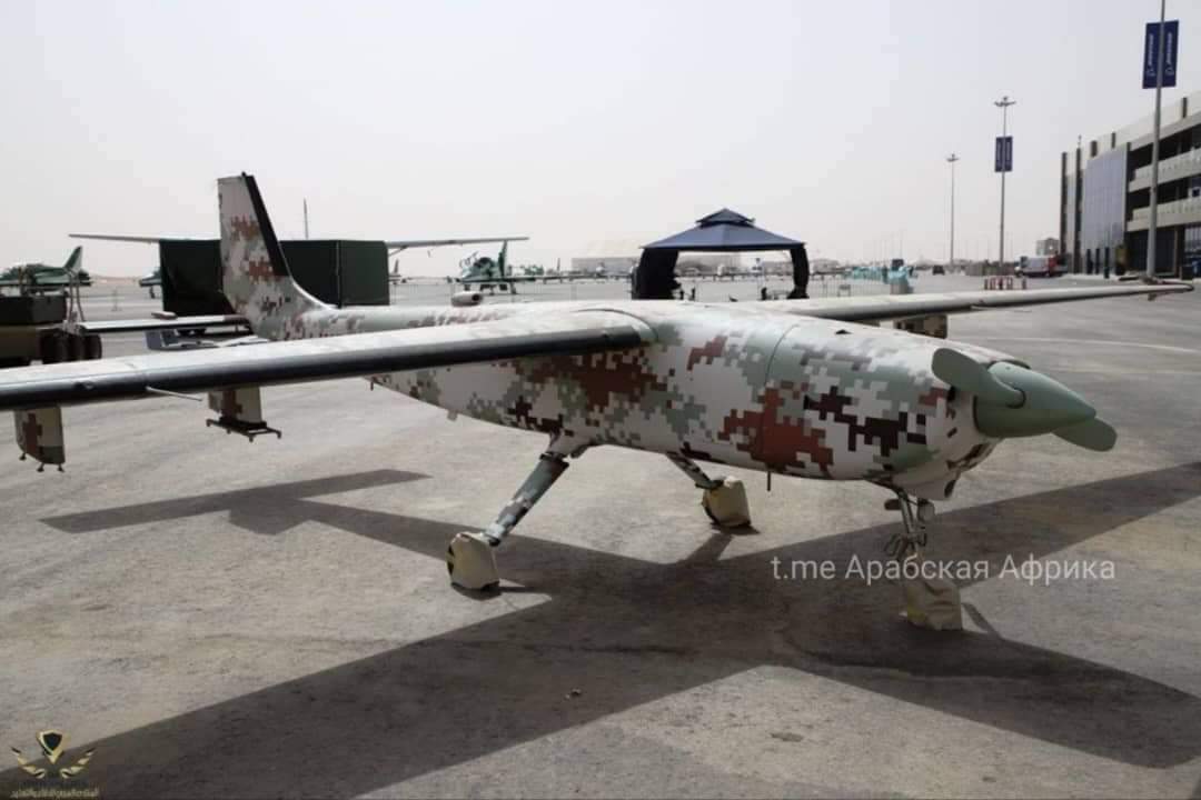 AESinfos's tweet photo. #AESinfo | #Niger 🇳🇪
Le Niger se dote d'une arme redoutable contre le terrorisme : le drone Karael-SU

Le Niger dispose désormais d'un outil de guerre redoutable pour lutter contre le terrorisme. Le drone Karael-SU, capable de détecter des cibles mobiles et stationnaires et d'emporter jusqu'à 12 missiles, est un atout majeur pour les forces armées nigériennes. Cet achat, d'un montant de 80 millions de dollars, s'inscrit dans le cadre d'un renforcement global des capacités militaires du pays.

Source : La Revue Afrique