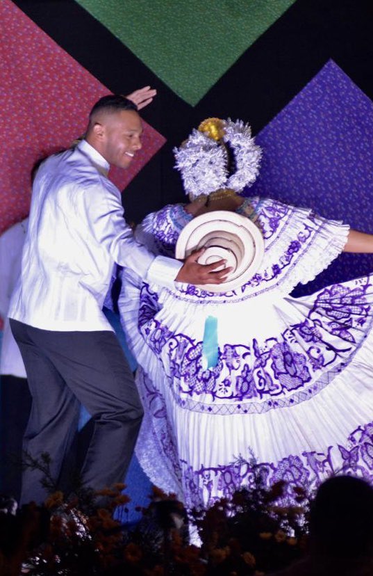 12 de Octubre
Día de las Expresiones Folklóricas Panameñas 
instituido el 28 de enero de 1988 mediante la Ley 4 en su Artículo 6.