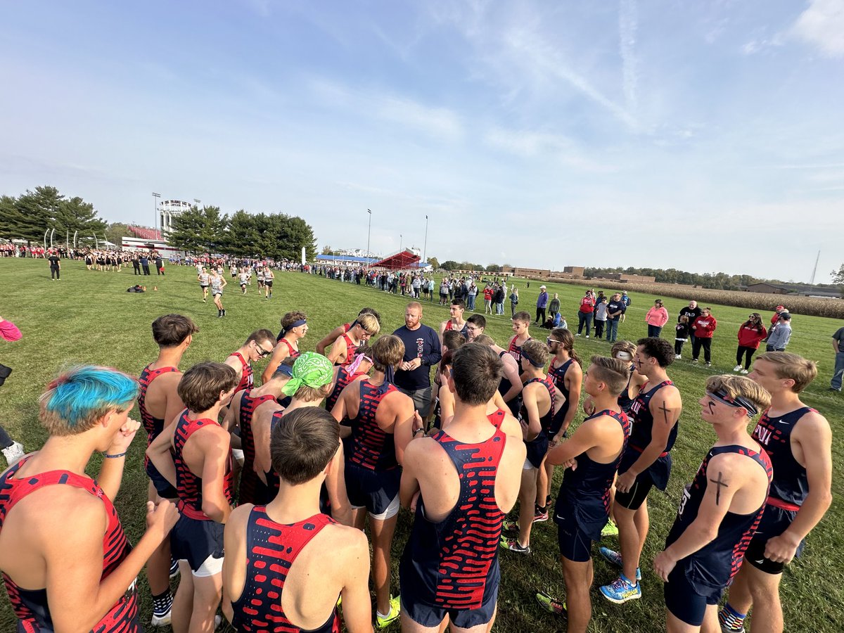 Congratulations to our boys cross country team for finishing in 2nd place today at the MVL cross country championships. Team had a great run edging out Butler to earn the runner-up trophy in the league.
#WeArePiqua