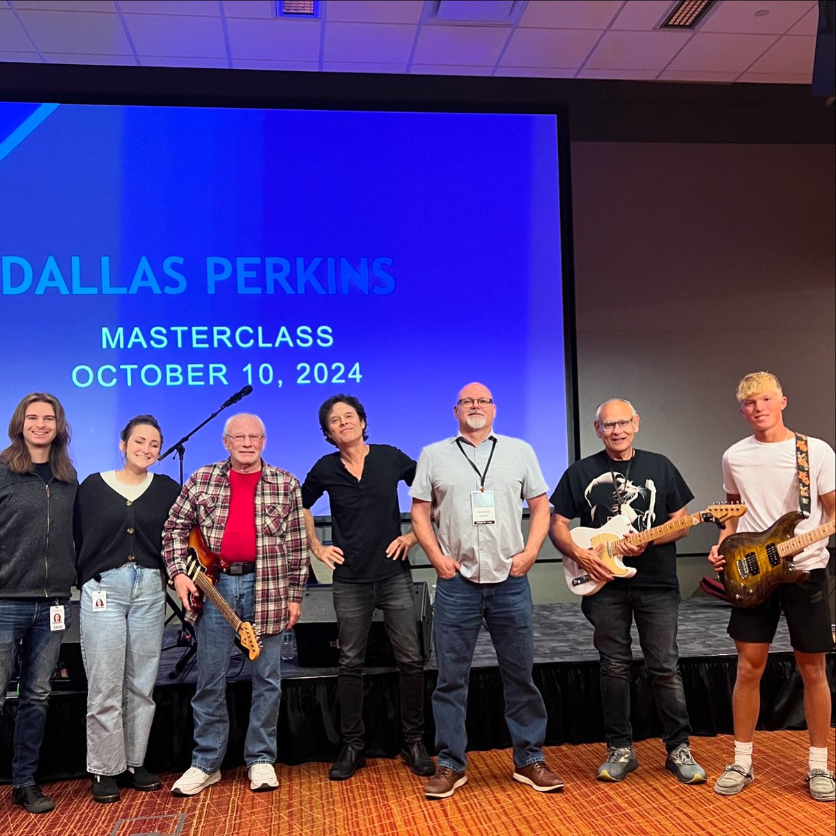 DallasPerkins's tweet photo. What a fantastic time Thursday night at my Guitar workshop. I’m pictured here with some of the attendees. Sweetwater Sound is such an amazing place. Cheers
#DallasPerkins #Guitarist #SweetwaterSound #Masterclass https://t.co/QOUNL21uLW