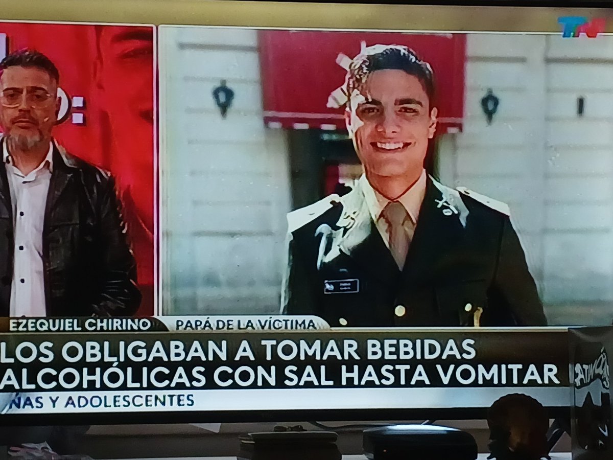 FaraonaArgenta's tweet image. Imperdonable lo que sus 9 superiores le hicieron al Subteniente Matías Chiringo( 21 años). Merecen la degradación q recibieron y cárcel de por vida #NuncaMás a 2 años del caso se están juzgando a los culpables. Esos 9 salvajes de Paso de los Libres NO representan al #EjércitoArg