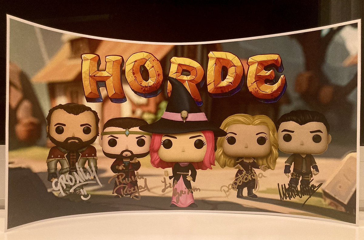 Zwenjarr's tweet image. Tag 2 auf der #polaris2024 ich bin bestimmt 50 cm kleiner geworden. Aber die Postkarten sind bei ihren neuen Besitzern @Gronkh @xPandorya @TheLizaGrimm @Kleifferson @PhunkRoyaI angekommen &amp;lt;3  und mein Poster ist nun für mich unbezahlbar :3