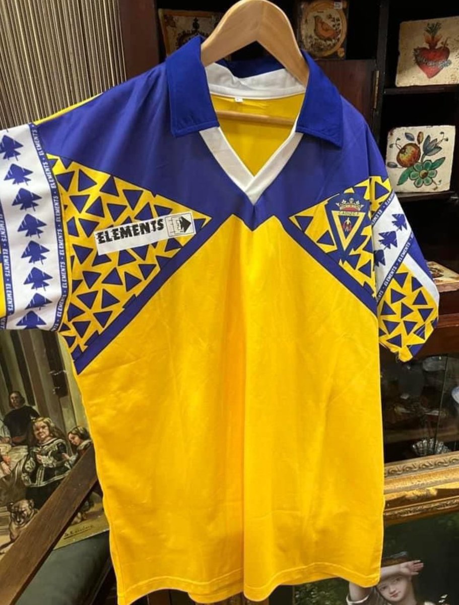 Atención🎉 En colaboración con <a href="/futbasketcamis4/">Camisetas Futbol y NBA</a>,lanzamos un sorteo de esta camiseta retro del Cádiz. Para participar sólo tenéis que hacer RT,seguir su cuenta y la nuestra  <a href="/BarracaAbuelita/">La Abuelita Cadista</a> y mencionar a 1 amigo,Cuando lleguemos a 500 RT cerramos el sorteo y anunciamos al ganador