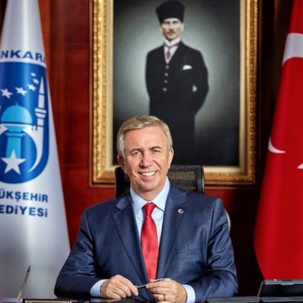 #SONDAKİKA Mansur Yavaş:

"Bir kez daha T.C. Anayasası madde 3'ü anımsatalım; 

Türkiye Devleti, ülkesi ve milletiyle bölünmez bir bütündür. Dili Türkçedir. Bayrağı, şekli kanunda belirtilen, beyaz ay yıldızlı al bayraktır. Milli Marşı İstiklal Marşıdır. Başkenti Ankara'dır."