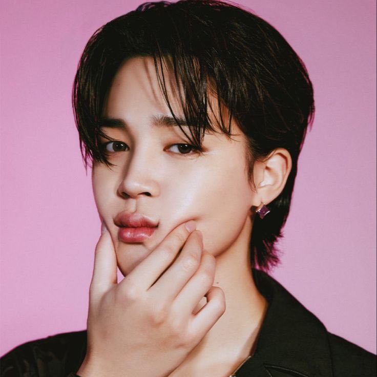 SeriesBrasil's tweet image. O cantor, compositor, produtor e dançarino Park Jimin está completando 29 anos hoje.

O it boy da Coreia é uma das figuras de maior impacto da indústria do kpop. #HappyJiminDay