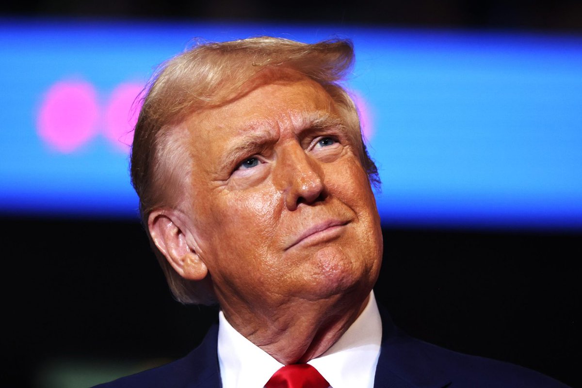 AltcoinDaily's tweet photo. BREAKING: Donald Trump to launch a crypto coin on Tuesday. 🇺🇸 https://t.co/Ym1JbPgYJ4