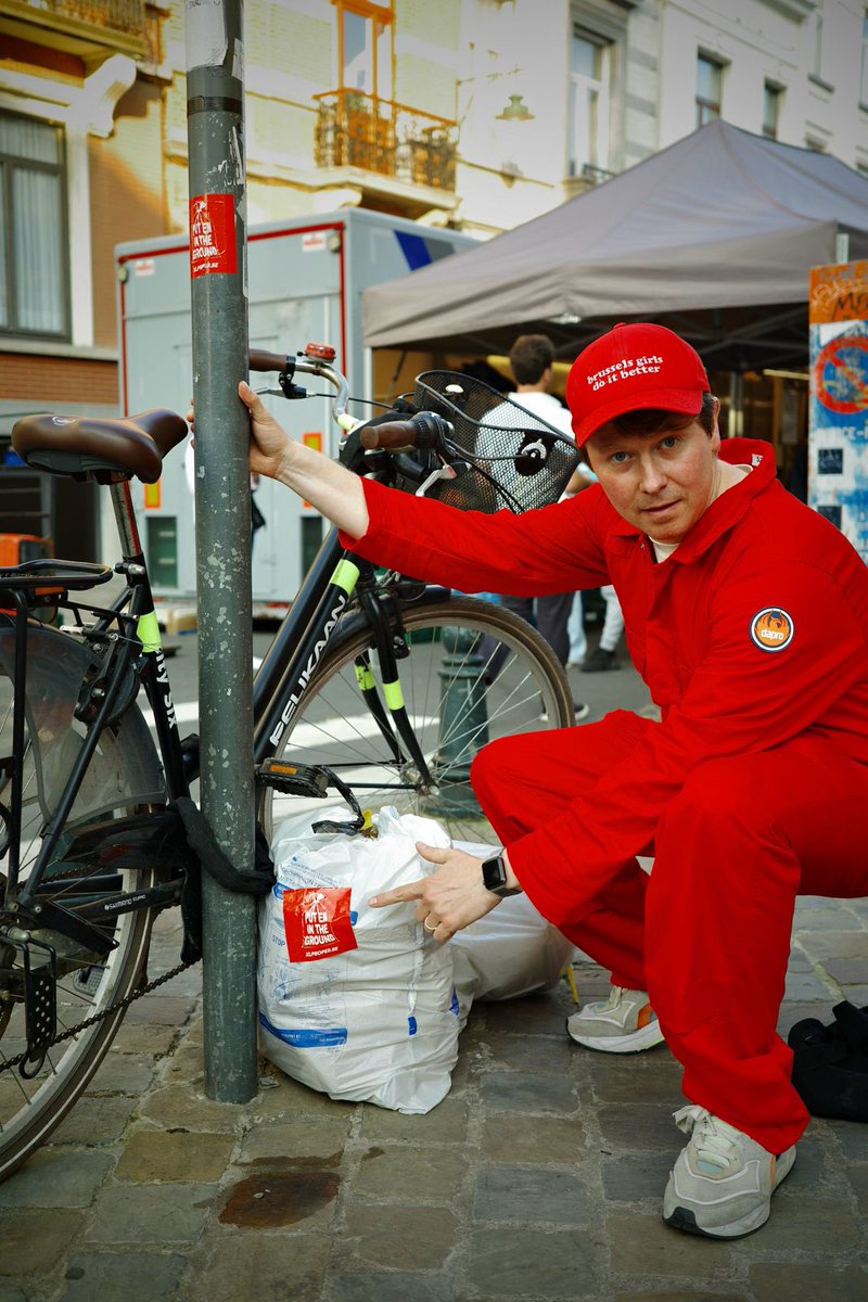 gerardoosterwyk's tweet image. Brussels is beautiful, but definitely not one of the cleanest cities. We need to fight the root causes of the dirt in the streets. Let’s put the garbage bags under the ground! You can vote for this in #Ixelles tomorrow! More on XLproper.be #putemintheground