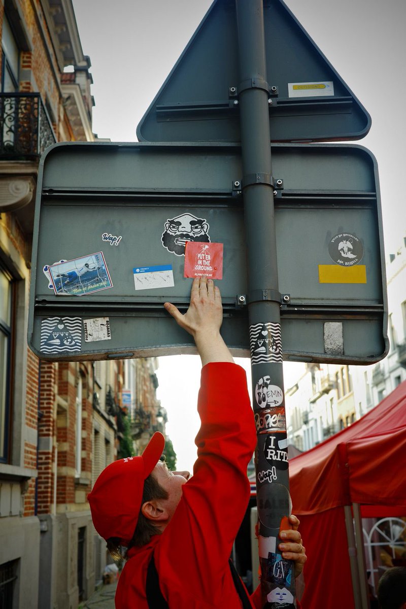 gerardoosterwyk's tweet image. Brussels is beautiful, but definitely not one of the cleanest cities. We need to fight the root causes of the dirt in the streets. Let’s put the garbage bags under the ground! You can vote for this in #Ixelles tomorrow! More on XLproper.be #putemintheground