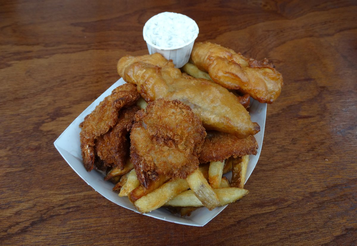 Today is the last day to get your hands on some delicious handmade food from the Blazing Chef for this parkblock season so make sure you come get some fish and chips to send them off till next season!

#eugenesaturdaymarket  #foodcourt #internationalfoodcourt #fishandchips #fish