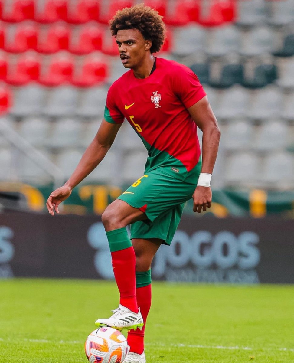 Brockutd's tweet image. Never put Calafori and Renato Veiga in the same sentence again 😭😭 this Guy Is INSANE 👑👑

And hey !!!!! He only costs 12m£