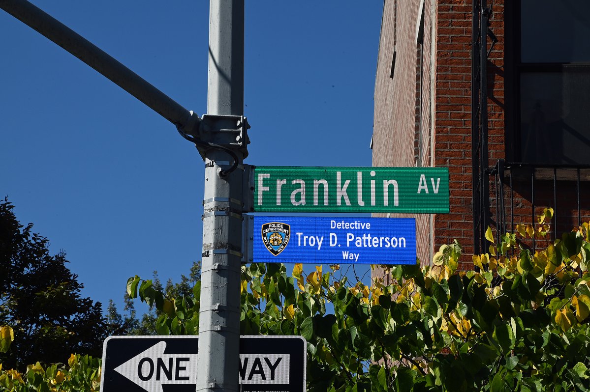 NYPDnews's tweet photo. Detective Troy Patterson returned to the Brooklyn streets he was tragically shot in 34 years ago. After being in a coma for 33 years, he passed away from his injuries in April 2023. Today, joined by his family & friends, the NYPD held a street co-naming ceremony, eternally naming Franklin Ave at the corner of Jefferson Ave, Detective Troy D. Patterson Way. 
May Troy continue to rest in peace & may we #NeverForget his sacrifice to the City of New York.