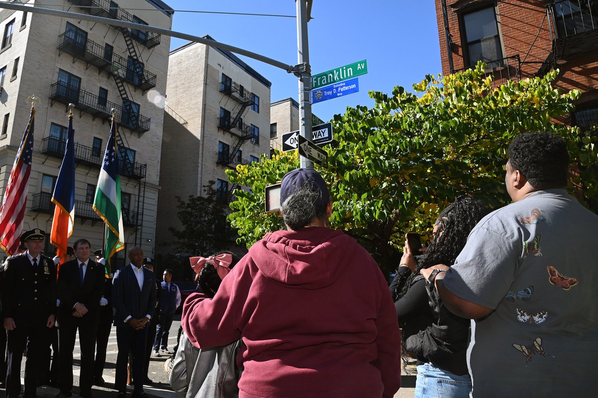 NYPDnews's tweet photo. Detective Troy Patterson returned to the Brooklyn streets he was tragically shot in 34 years ago. After being in a coma for 33 years, he passed away from his injuries in April 2023. Today, joined by his family & friends, the NYPD held a street co-naming ceremony, eternally naming Franklin Ave at the corner of Jefferson Ave, Detective Troy D. Patterson Way. 
May Troy continue to rest in peace & may we #NeverForget his sacrifice to the City of New York.