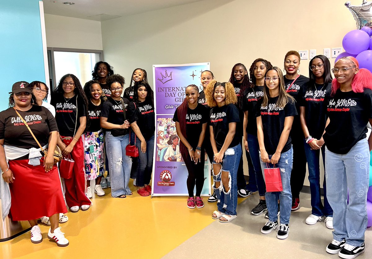 ArtishaHolmes's tweet photo. Celebrating International Day of the Girl with my chapter‼️
Our Delta Gems and many other young girls had the opportunity to learn about various careers in STEM.
#DeltaGems #DeltaGirls https://t.co/pVBBchR6E6